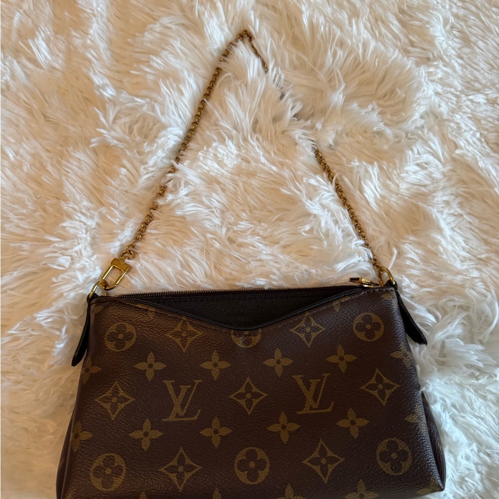 Pre-loved Louis Vuitton monogram pochette pallas. - Picture 10 of 15
